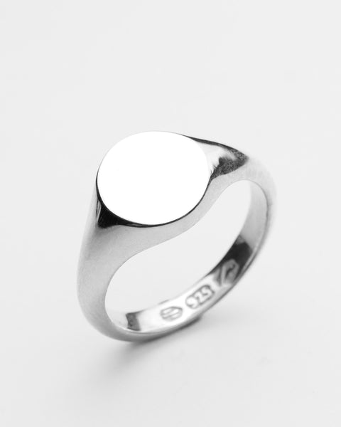 The Oval Signet | Lou Jewellery